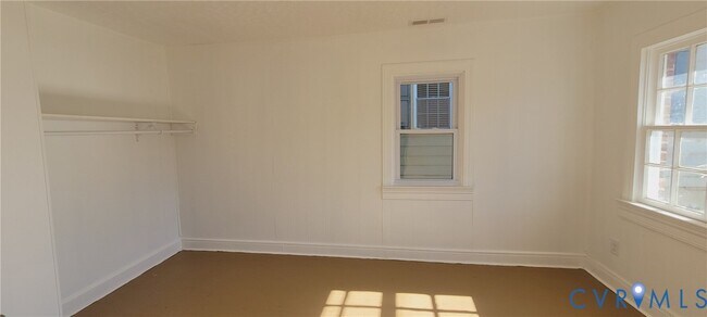 Building Photo - 315 St Mark St