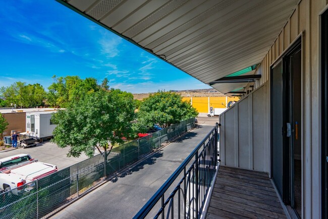 Building Photo - Fully Remodeled Townhome in the Heart of D...