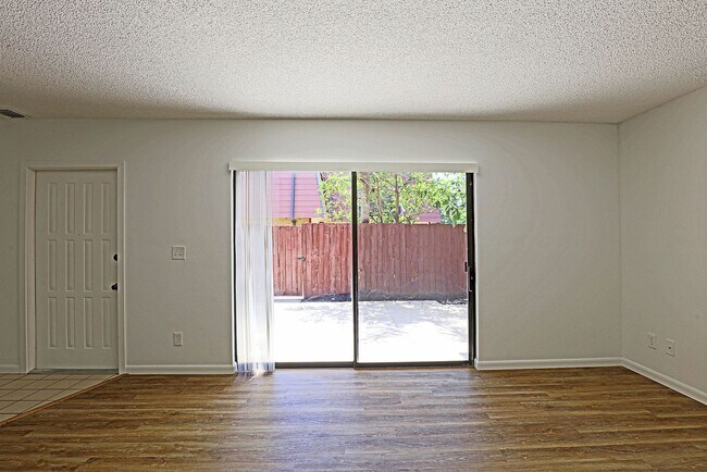 Building Photo - Parkwoods 12360-3