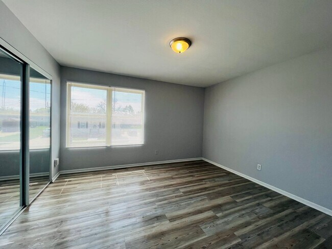 Building Photo - HH-2708-48-S