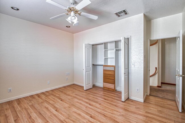 Building Photo - 6912 Crown Ridge Dr