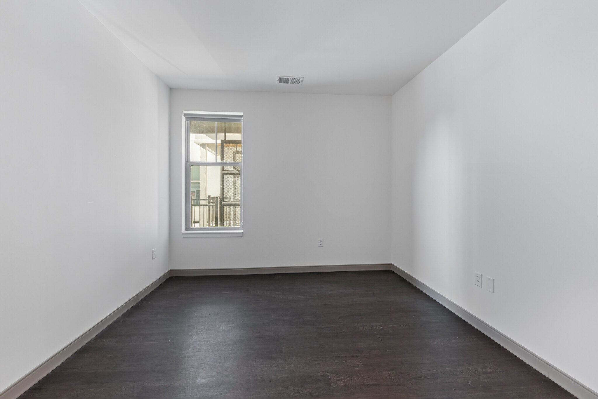 Building Photo - 2420 E Capitol Dr