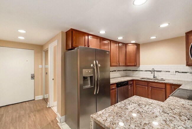 Building Photo - Location!! Updated 1 bedroom Gem on Pearl St. in Govenor's Park!