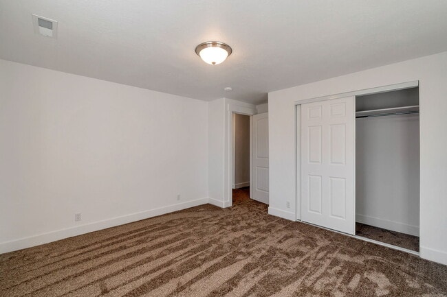 Building Photo - 1655 S Longview Rd