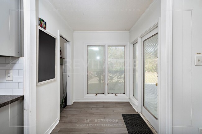 Building Photo - Immaculate 3BR / 2BA Home in Carriage Hills