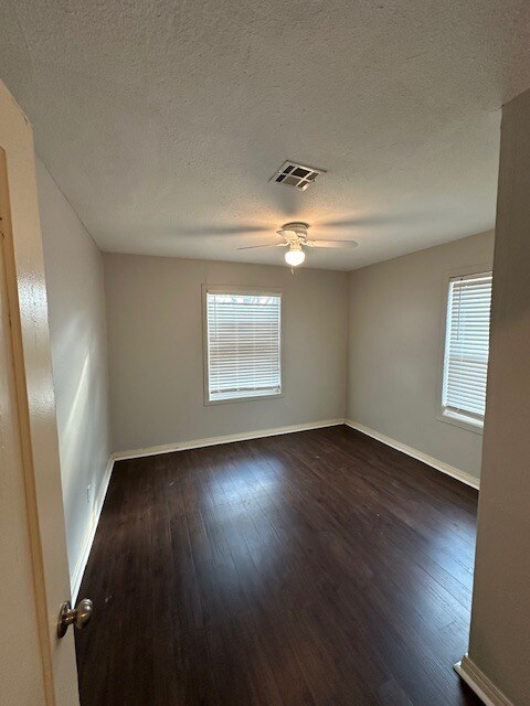 Building Photo - 2132 NE 19th St