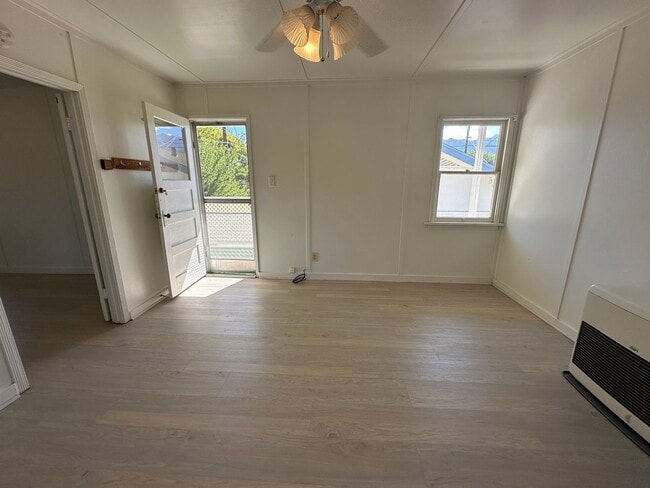 Building Photo - One bedroom, one bath, balcony and great views!