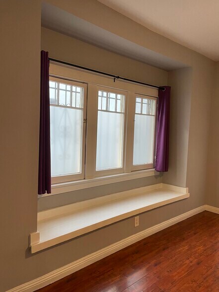 Building Photo - 1243 N Edgemont St