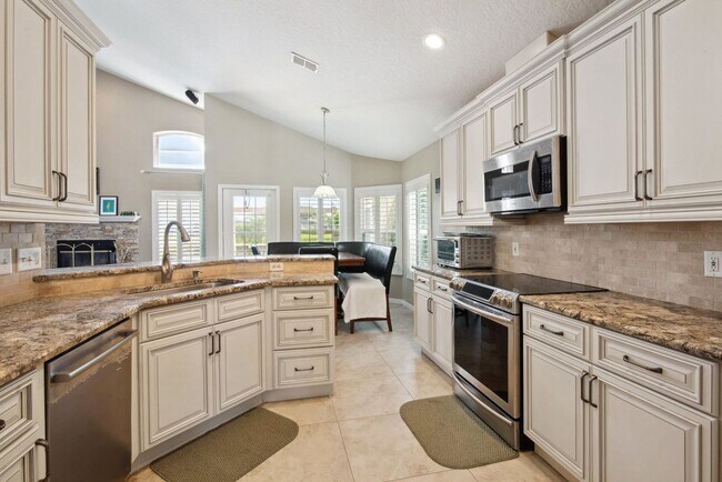 Building Photo - 4 Bedroom Single Family in Orlando