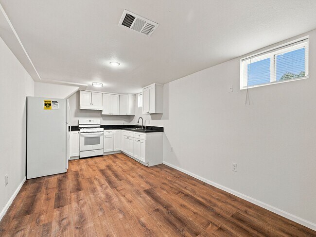 Building Photo - 2122 8th Ave