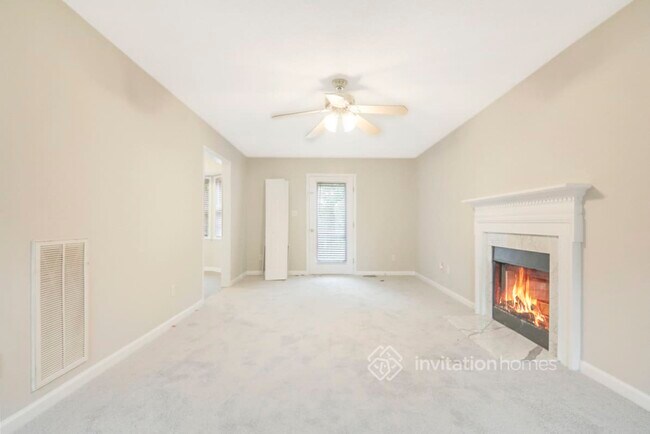 Building Photo - 6900 Longridge Dr
