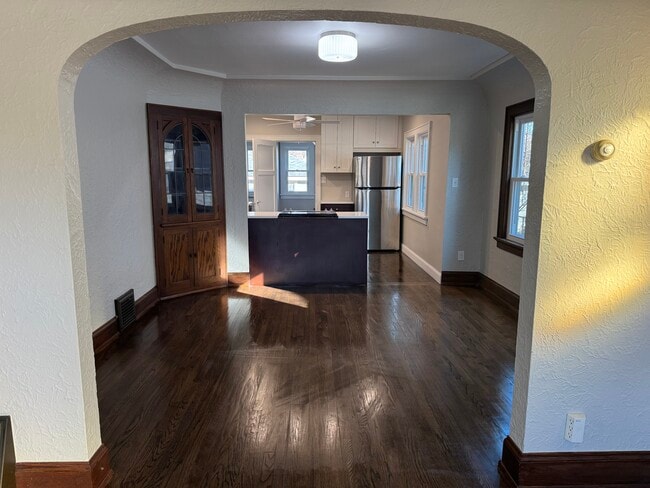 Building Photo - Mohawk Home