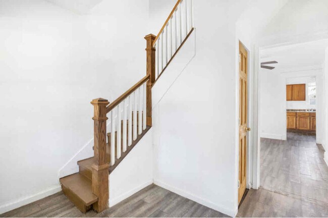 Building Photo - 705 Forsythe St