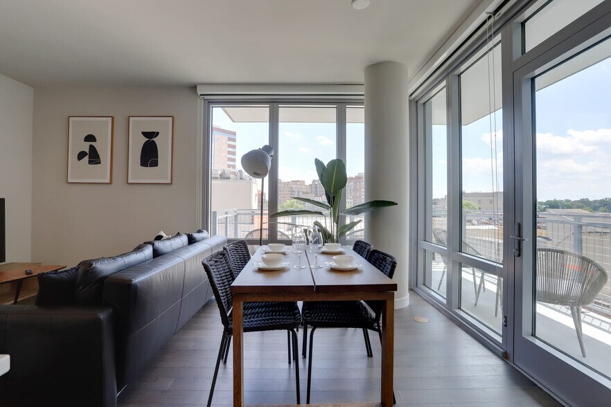 Building Photo - 1122 N Hudson St