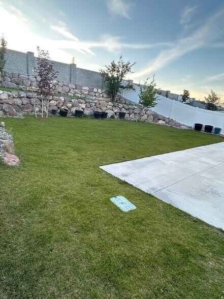 Building Photo - 2613 N Snowberry Dr