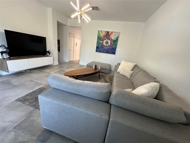 Building Photo - 2662 SW 118 Rd