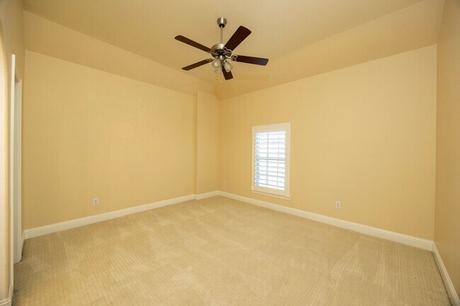 Building Photo - Spacious and beautifully designed with 5 bedrooms, 4 bath in a desirable location.