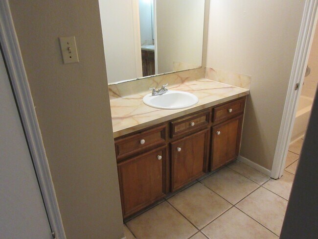 Building Photo - 11514 Meadow Ln