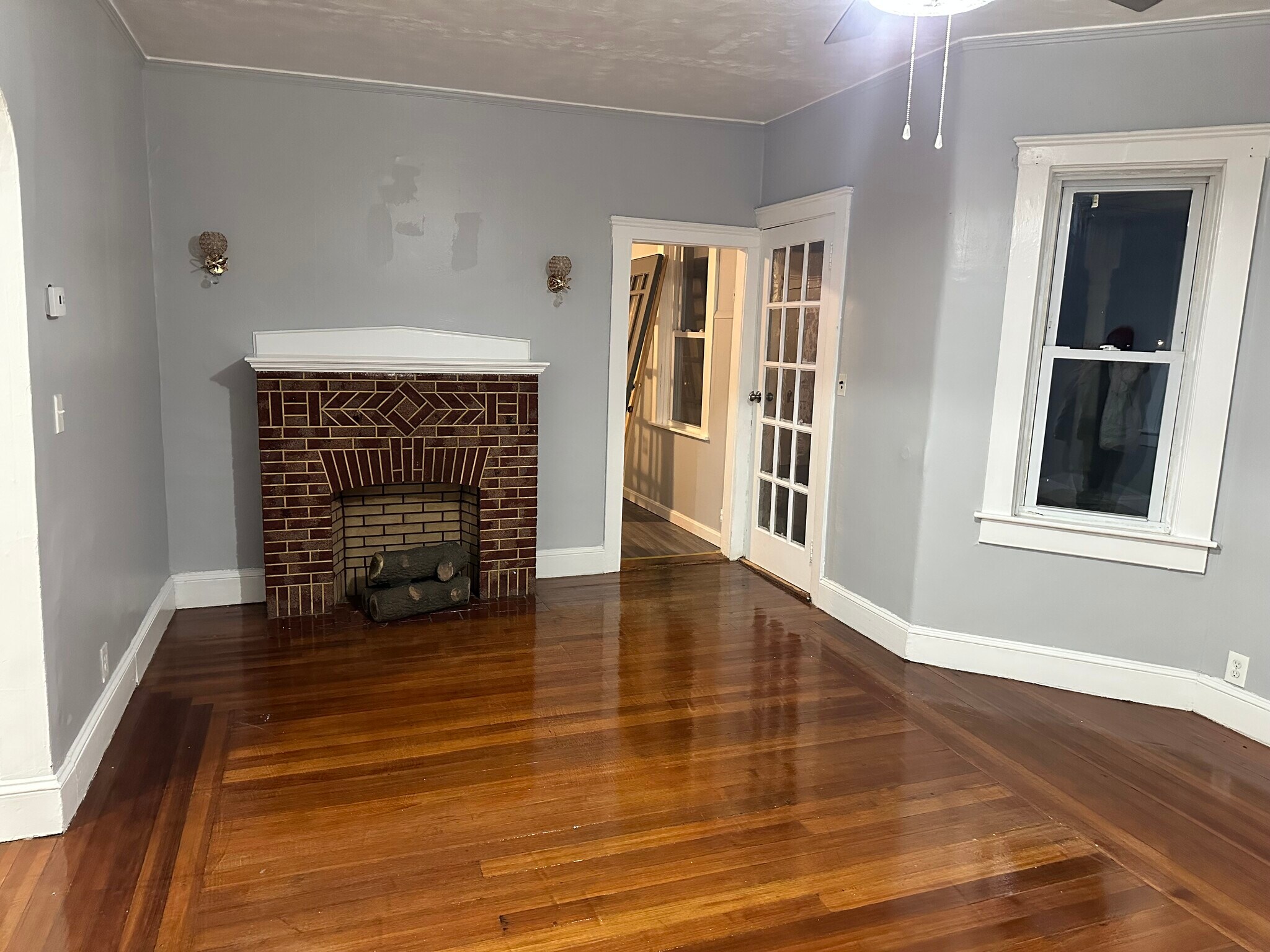 Building Photo - 16 Sabra St