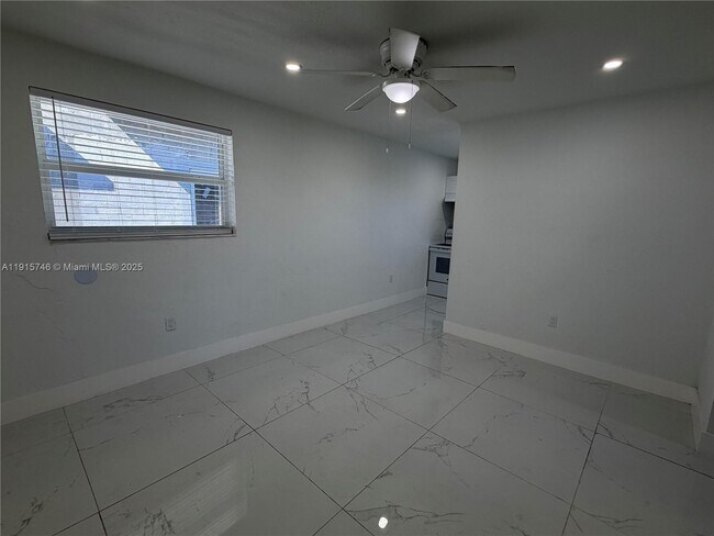 Building Photo - 629 SW 10th St