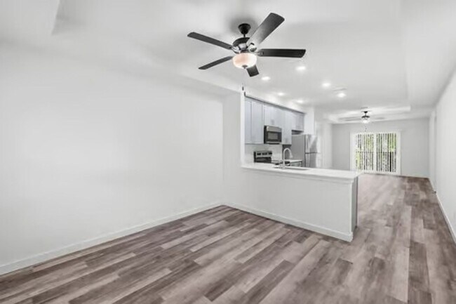 Building Photo - 3182 Oleander Ave