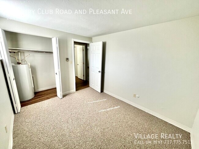 Building Photo - 615 Country Club Rd