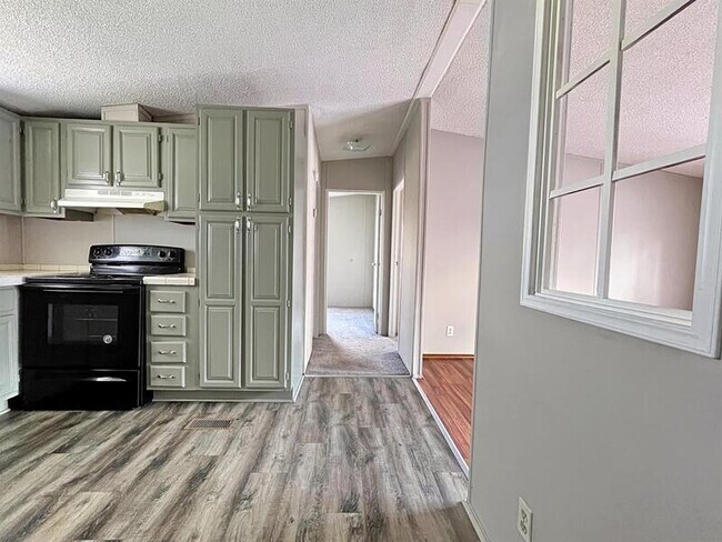 Building Photo - 4636 Rainbow Ln