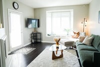 Building Photo - 2419 Fifth Avenue-SI FL1-ID1335164P