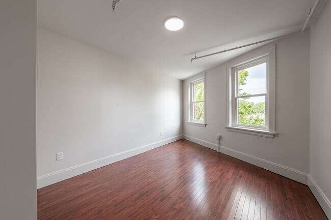 Building Photo - Coming Soon: 2BR Apartment – ETA 10/1/25