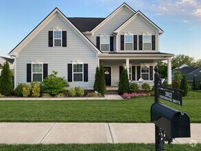 Building Photo - SPACIOUS FRANKLIN HOME WITH UPGRADES