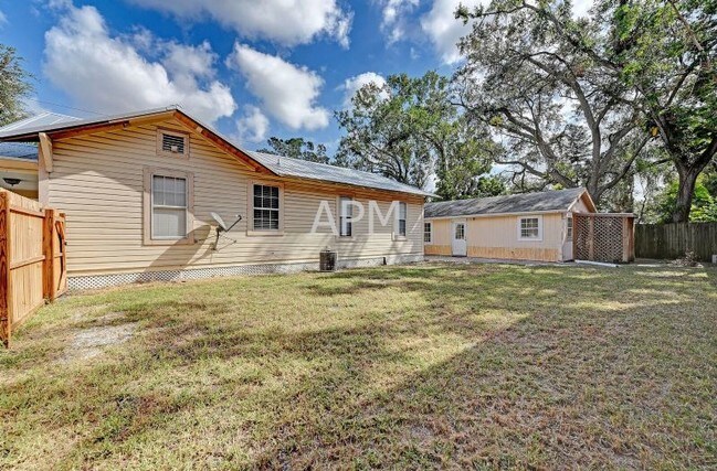 Building Photo - Gillespie Park Charming and Updated Cottage
