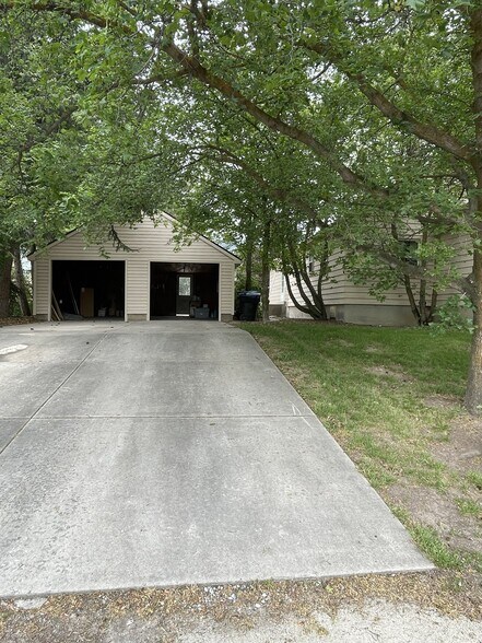 Garage - 206 N 200 E