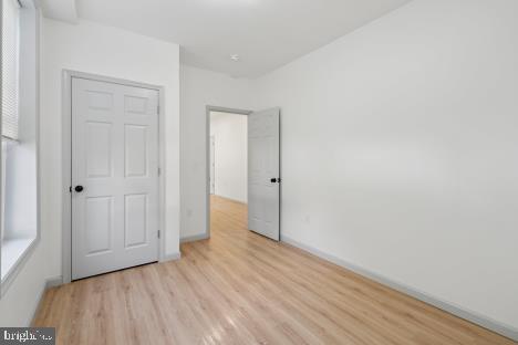 Building Photo - 9 W Hinckley Ave