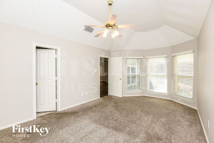 Building Photo - 4732 Lennon Ave
