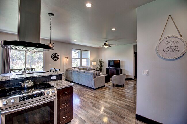 Building Photo - 108 Antelope Trl