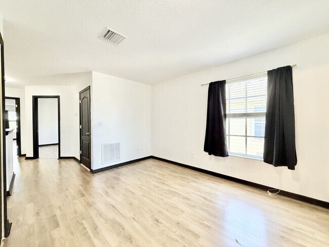Building Photo - 4978 White Sanderling Ct