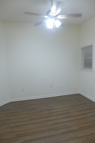 Building Photo - 326 Park Ave