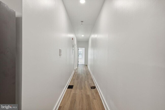 Building Photo - 4928 Walton Ave