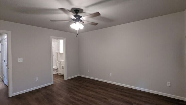 Building Photo - 3 Bed 2 Bath 2 Car Duplex Freedom Villas in Midwest City, OK