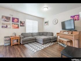 Building Photo - Lovely Townhome Conveniently Located Near ...