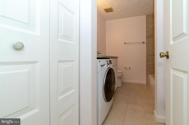 Building Photo - 5569 Caithness Ct