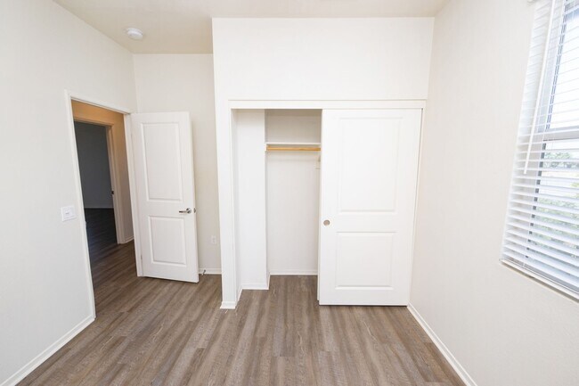 Building Photo - Amazing 3 Bedroom Condo available now! Totally loaded unit, schedule a tour today!