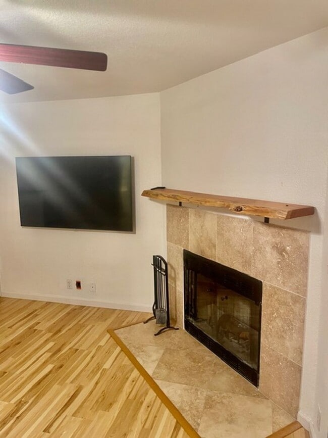 Building Photo - Fabulous Updated and Spacious 2 bd 2 bath Condo in superb area in Concord!