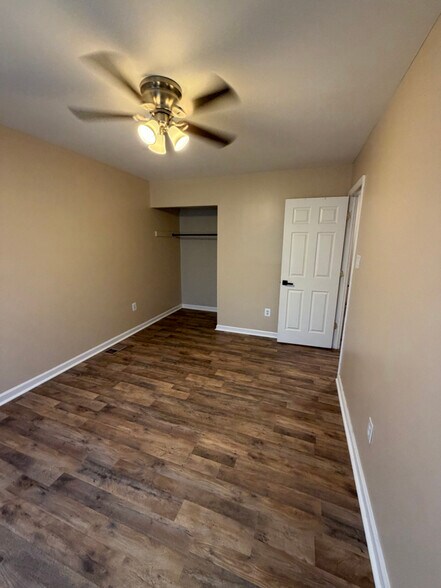 Building Photo - 10813 Daisy Ct