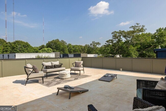 Building Photo - 239 Lowry St NE