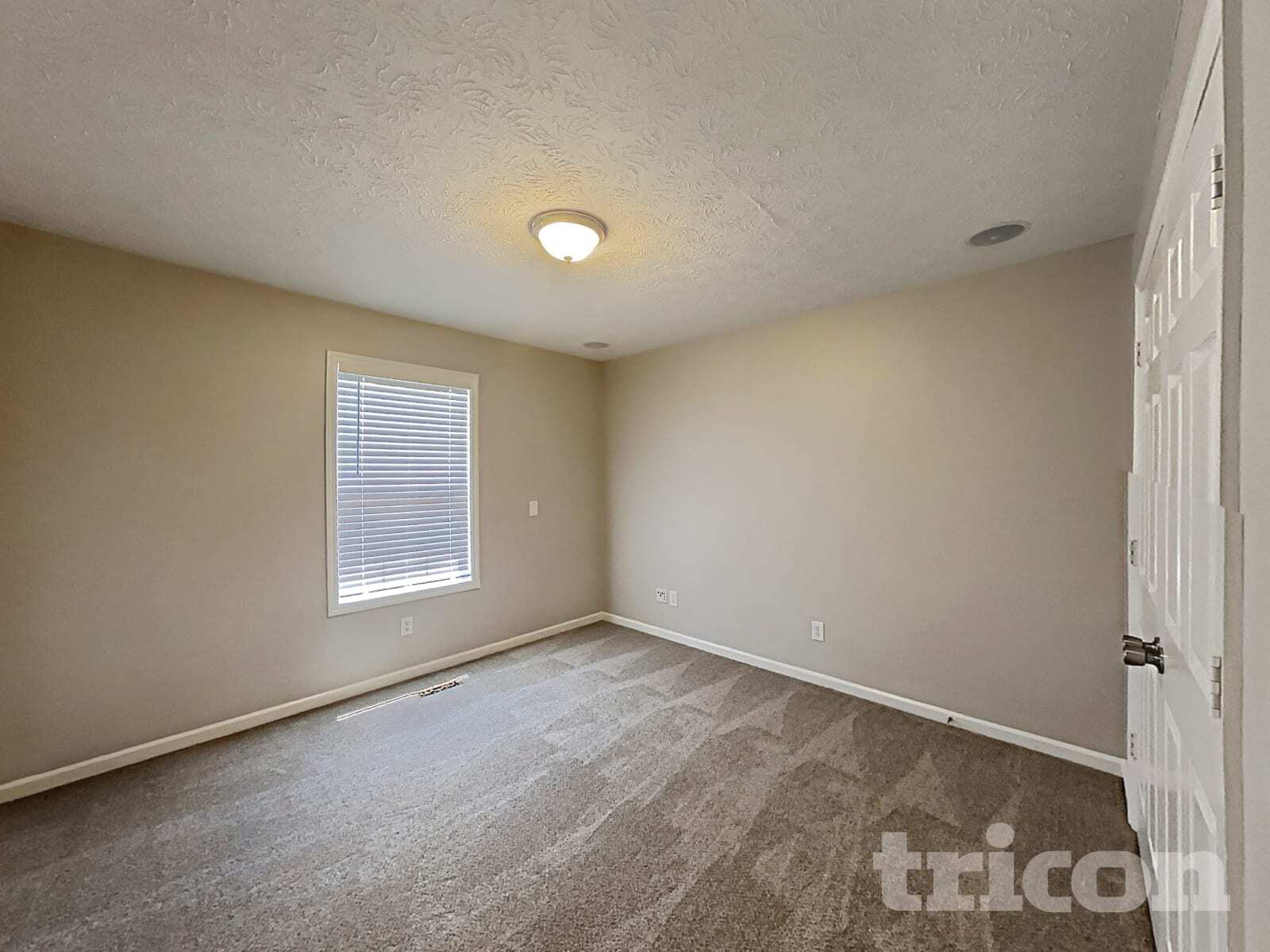 Building Photo - 901 Highland Dr