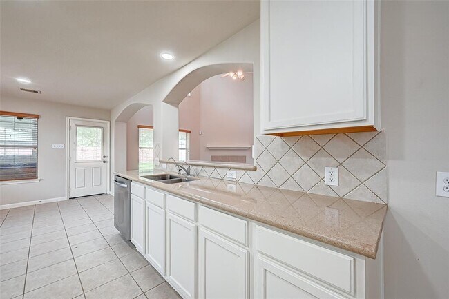Building Photo - 2310 Diamond Springs Dr