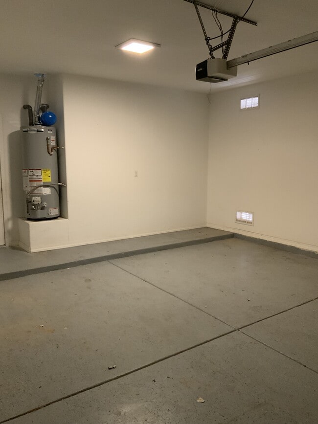 Building Photo - 3425 Old Mill Rd