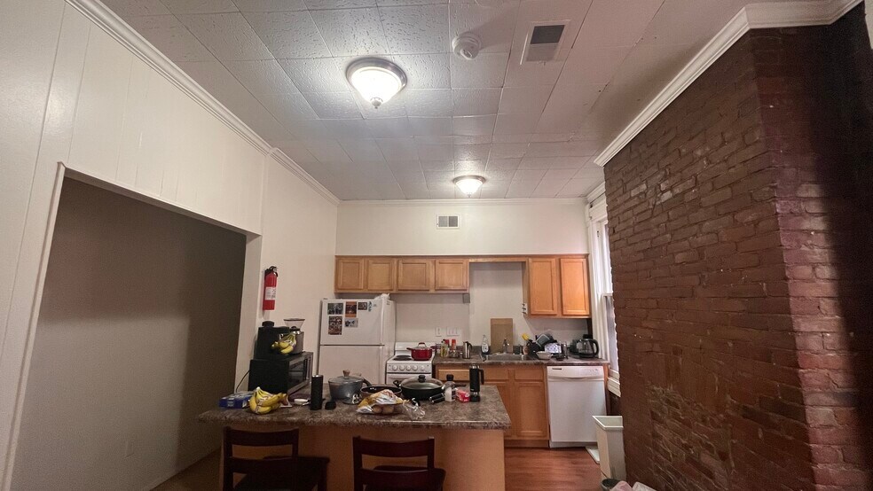 Building Photo - 627 S Negley Ave