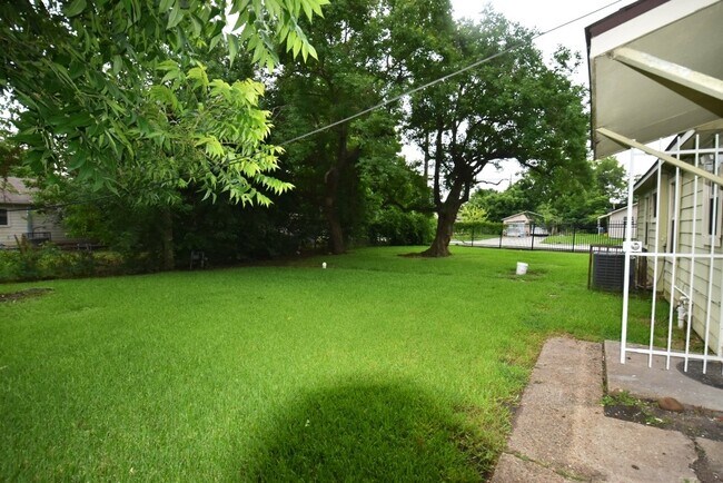 Building Photo - 10213 Fairland Dr